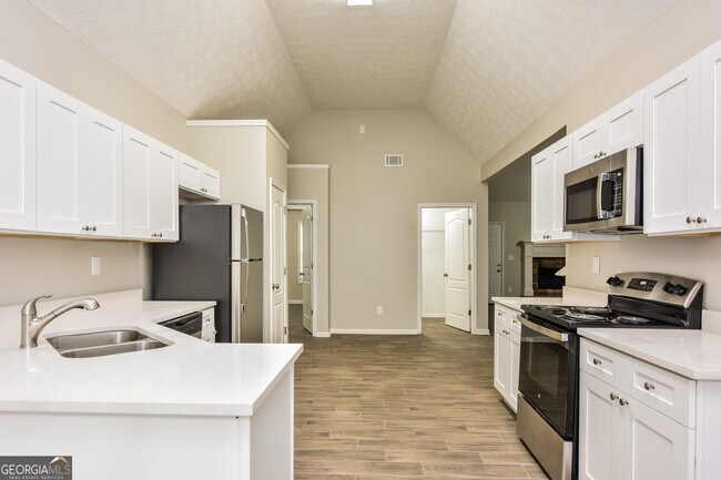 Building Photo - 45 Berkshire Run