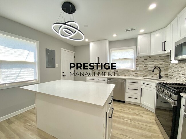 Building Photo - Updated 3 Bedroom Home in Gary