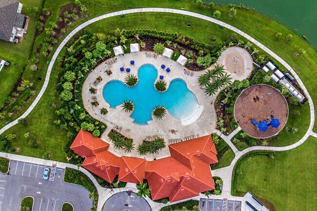 Building Photo - Spacious 5-Bedroom Home with Resort-Style ...