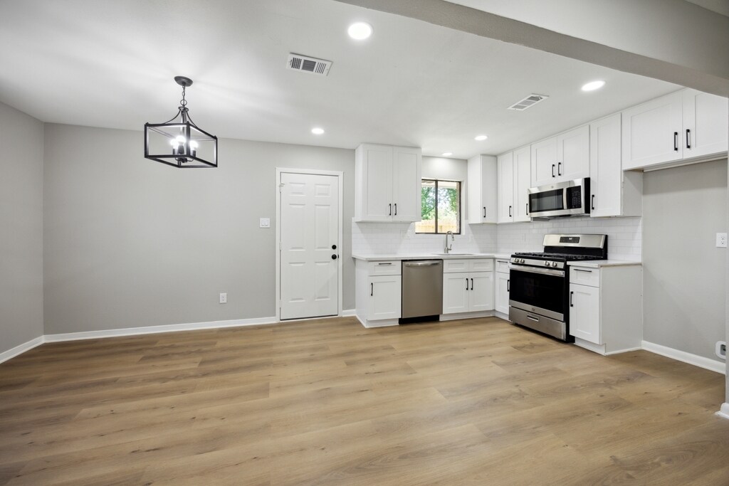 Building Photo - 7098 Shadow Lake Dr