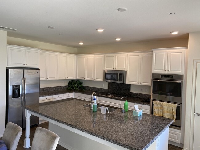 Building Photo - 29537 Glenneyre Way