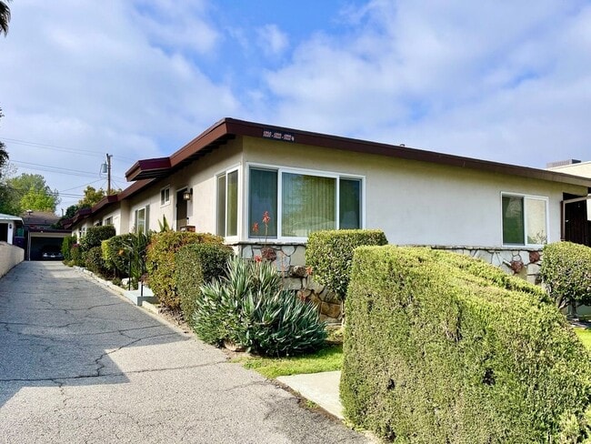 Primary Photo - 1822 1/2 Sherer Ln