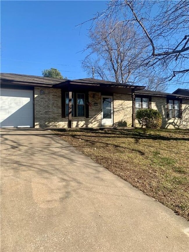 Building Photo - Charming Home with Open Kitchen, Fireplace & 2-Car Garage