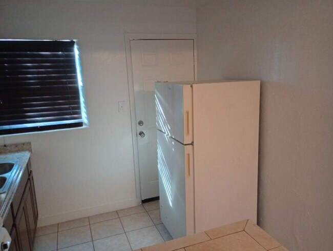 Building Photo - 1 bedroom in Eloy AZ 85131