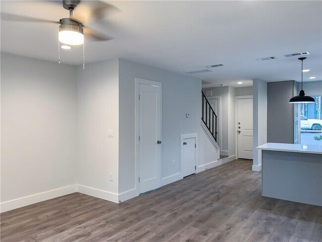 Building Photo - 3812 Southway Dr