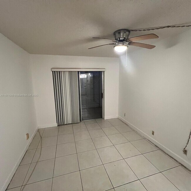 Building Photo - 600 Village Green Ct