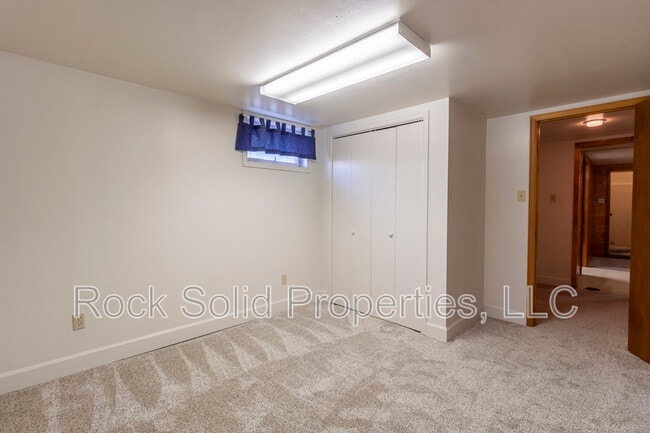 Building Photo - 1529 Walnut Dr