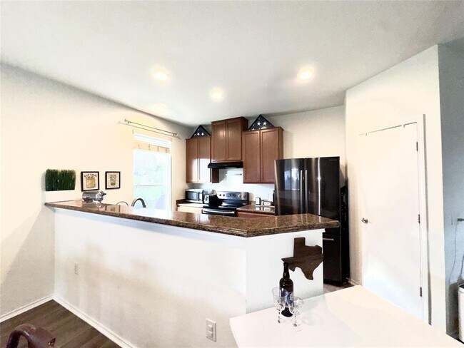 Building Photo - 6117 Toye Dr