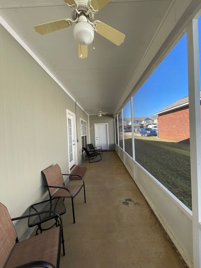 Building Photo - Wakefield Subdivision!  End Unit.