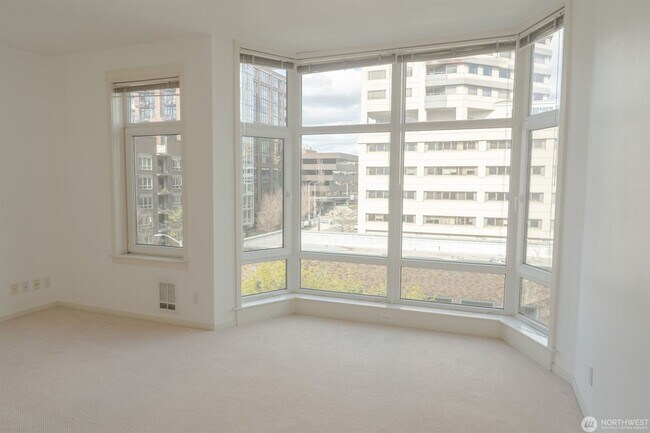 Building Photo - 0Bd/1Ba Seattle Condo