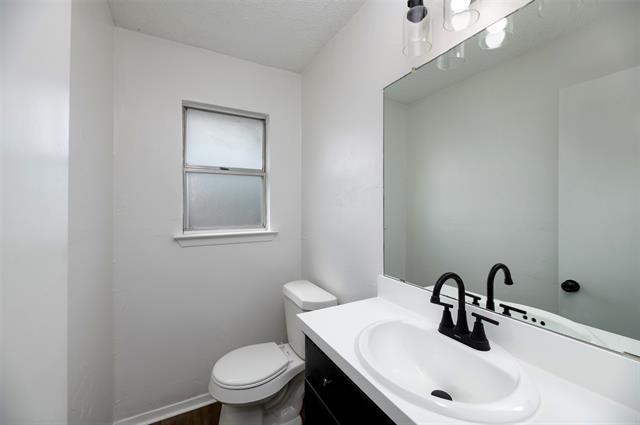 Building Photo - 2621 Pinehurst Dr