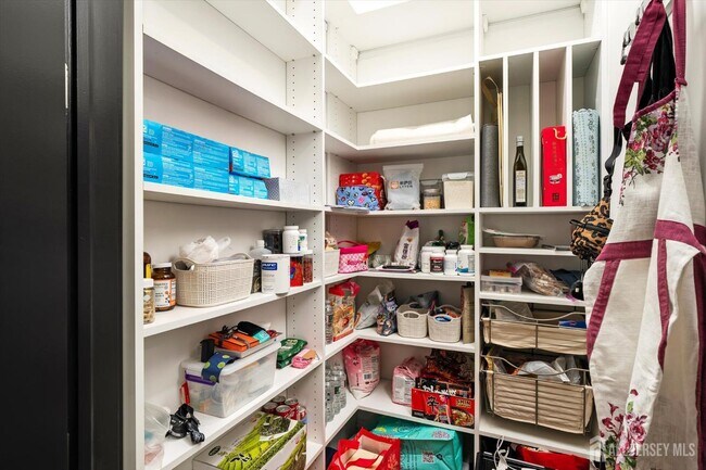 Building Photo - 11 Hamilton Dr