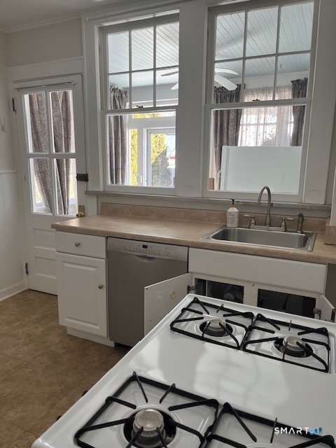 Building Photo - 1426 Stratfield Rd