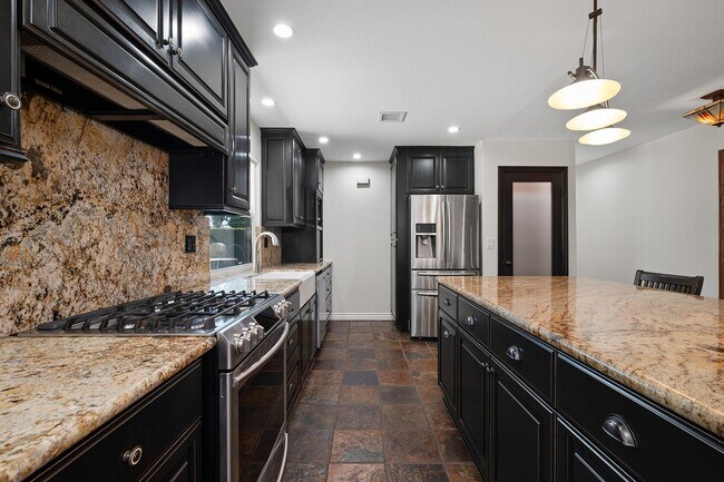 Building Photo - **724 E Cypress Ave Glendora** 4 bedroom 2 bath !!2 weeks free OAC!!