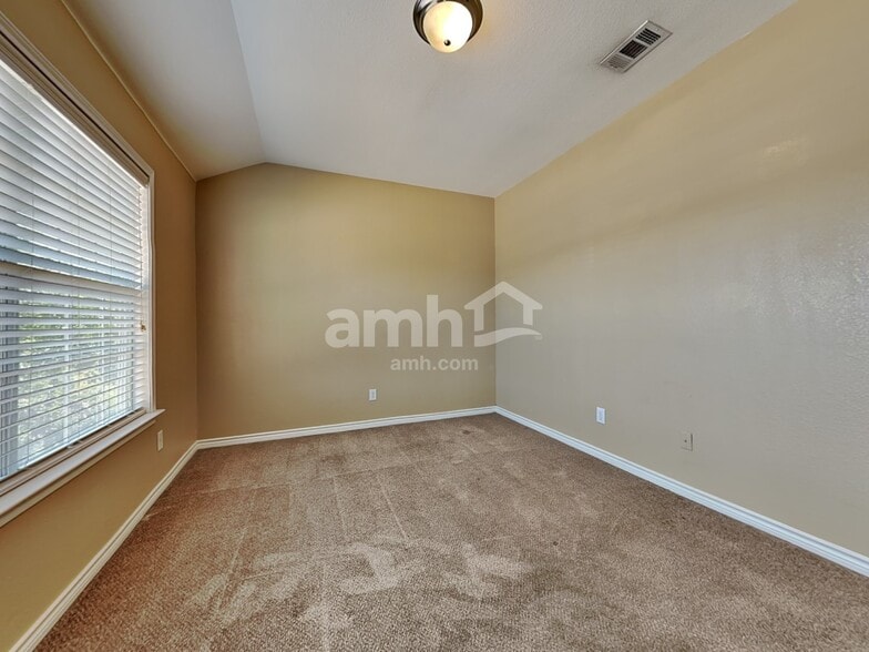 Building Photo - 8923 Wild Rose Ln