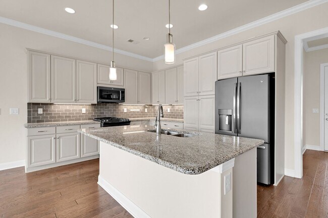 Building Photo - Light, bright, and move-in ready home in the highly sought-after Trilogy at Lake Norman community...