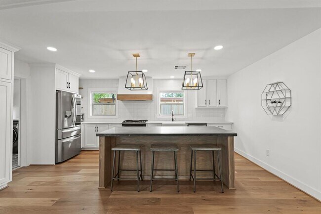 Building Photo - 1707 Imperial Crown Dr