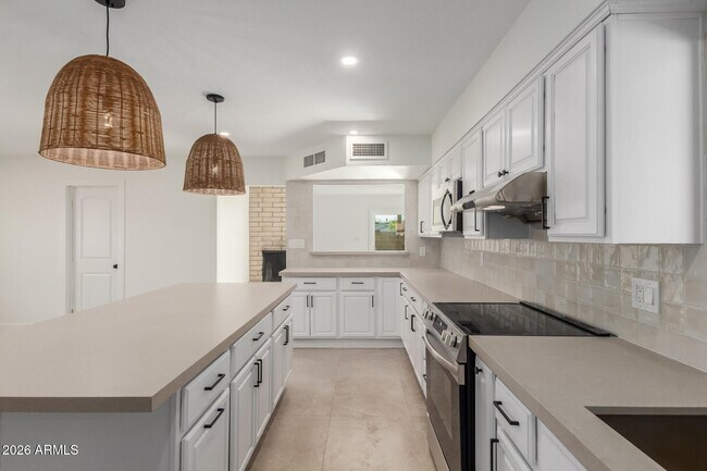 Building Photo - 1103 E Palmcroft Dr