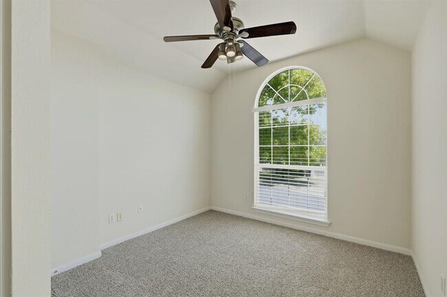 Building Photo - 2033 Creole Dr