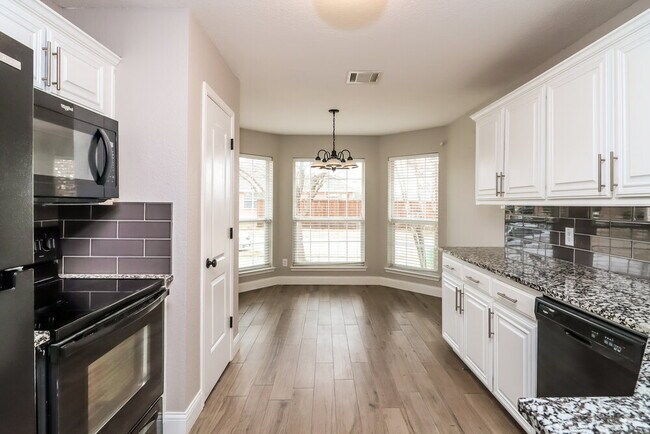 Building Photo - 2616 Wakecrest Dr