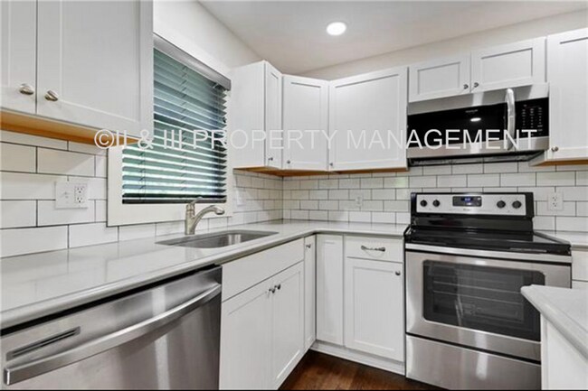 Building Photo - 6406 W 72nd Terrace