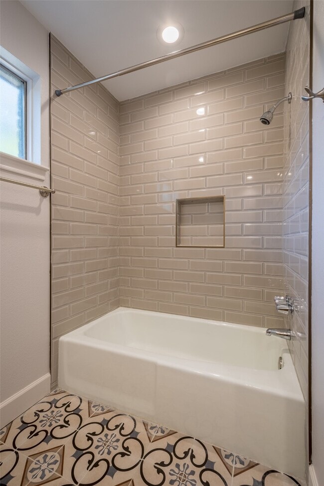 Building Photo - 3515 Lake Ridge Bend