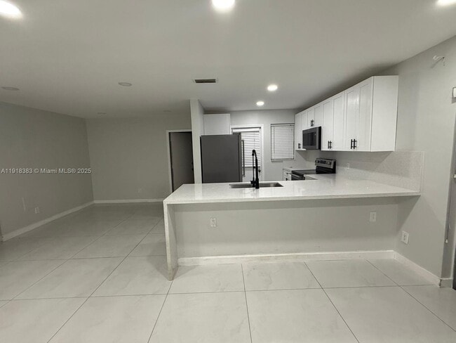 Building Photo - 2461 SW 82nd Ave