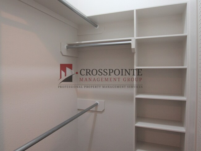 Building Photo - Gorgeous 3 bed 2 bath home in Hadley Court!