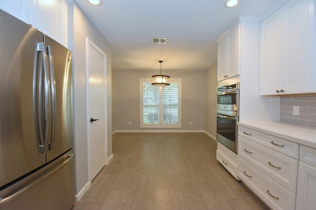 Building Photo - 10802 Meadow Lake Ln