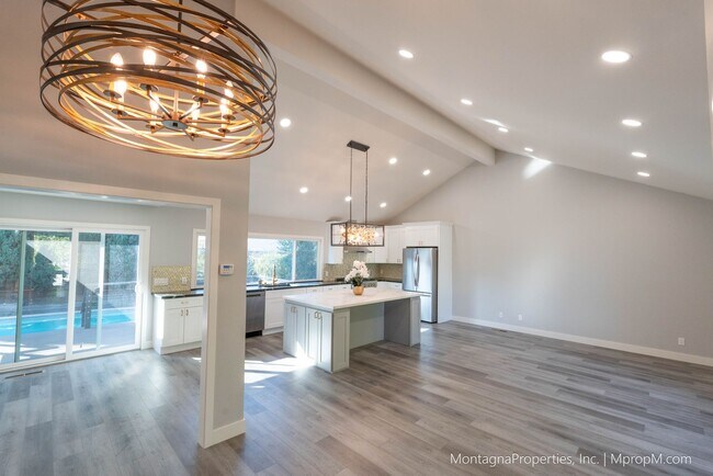 Building Photo - Spacious custom 4 bedroom home with pool and 2 car garage!