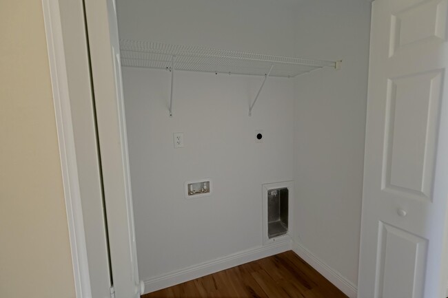 Building Photo - 2168 Paloma St