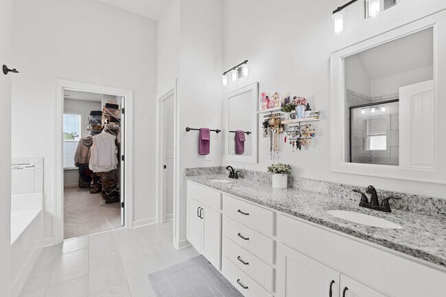 Building Photo - 263 Dublin Lp