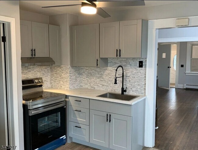 Building Photo - 2144 Evans St