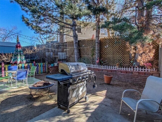 Building Photo - 854 S Rifle Way
