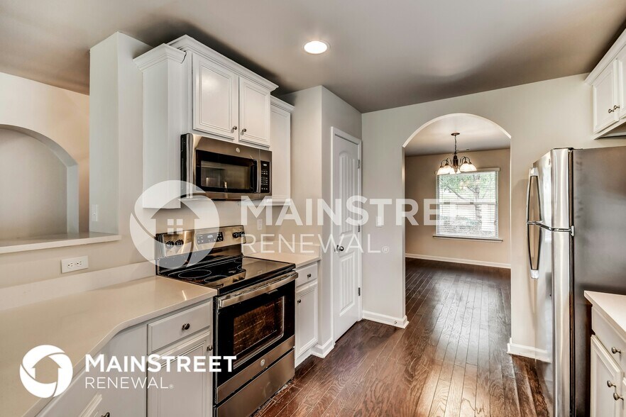 Building Photo - 6672 Woodford Ln