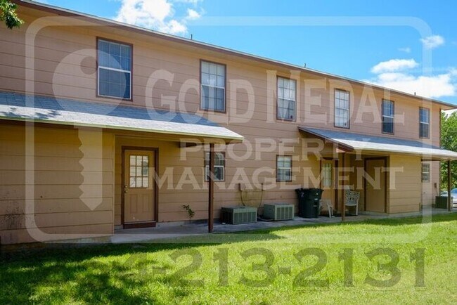 Building Photo - 1803 Cedarhill Dr