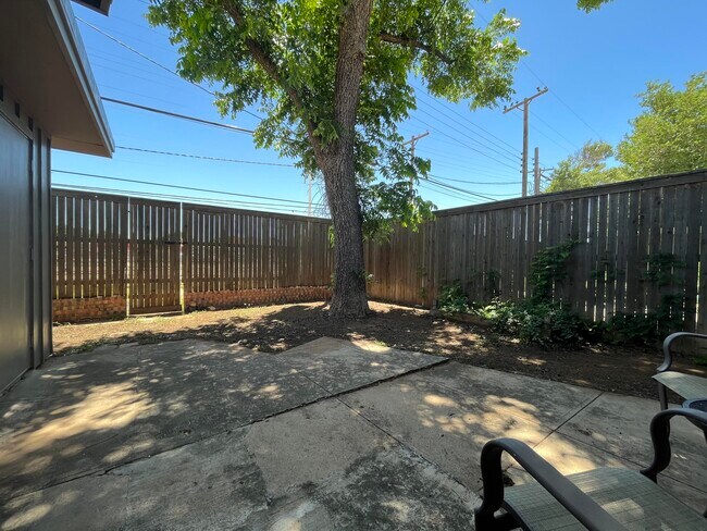 Building Photo - 2417 33rd St