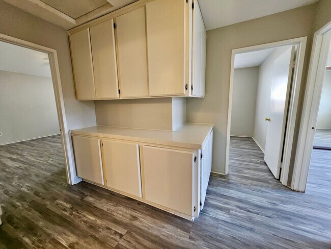 Building Photo - New Listing!