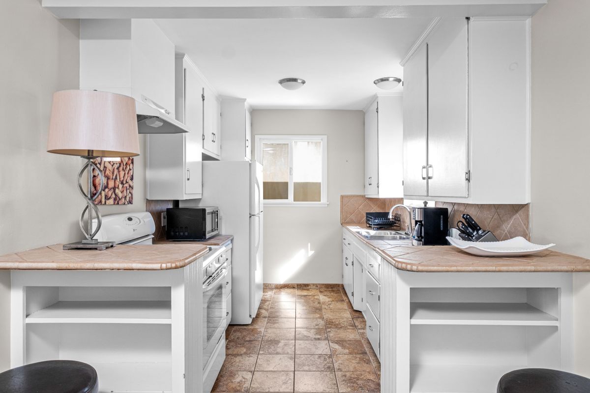 Building Photo - 58 10th Ct