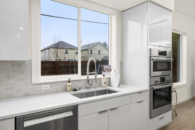 Building Photo - 11612 SE 196th St