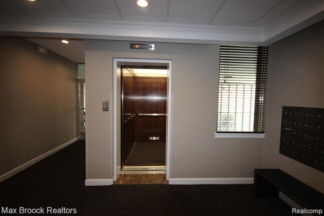 Building Photo - 600 W Brown St