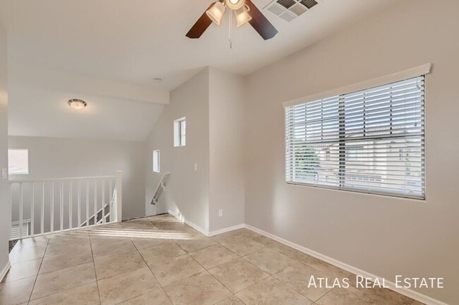 Building Photo - 14551 W Port Royale Ln