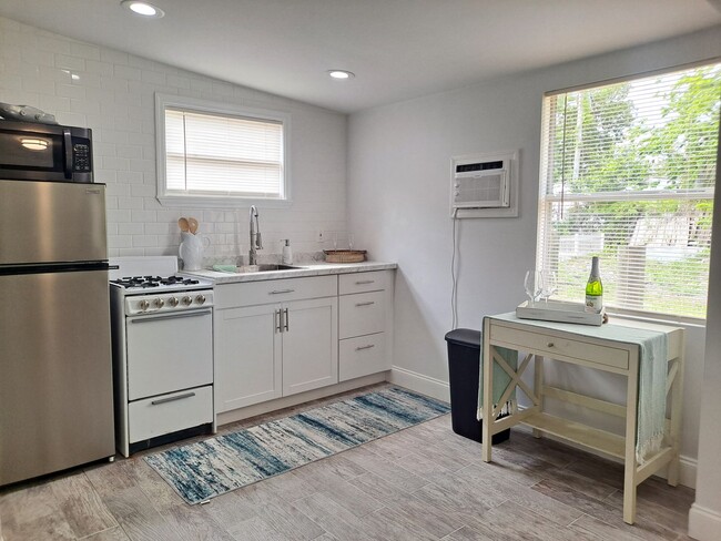 Building Photo - Efficiency Mainland New Smyrna Beach