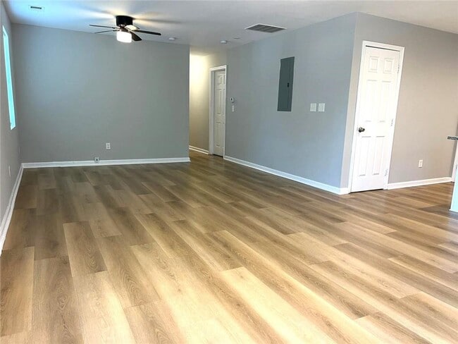 Building Photo - 566 Rockwell St SW