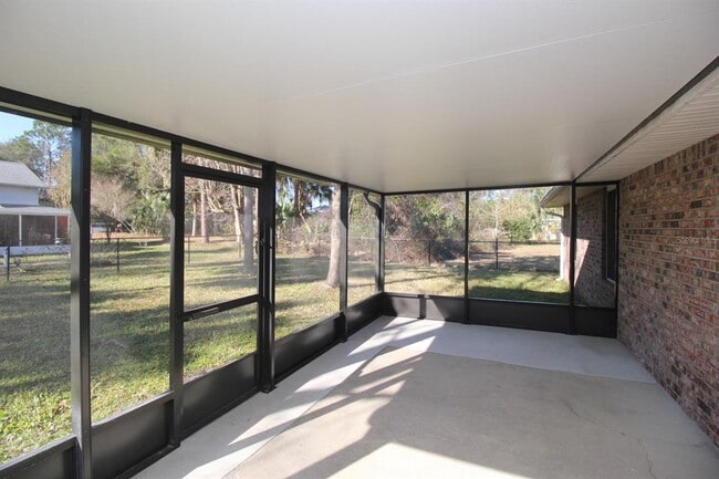 Building Photo - 12 Round Table Ln