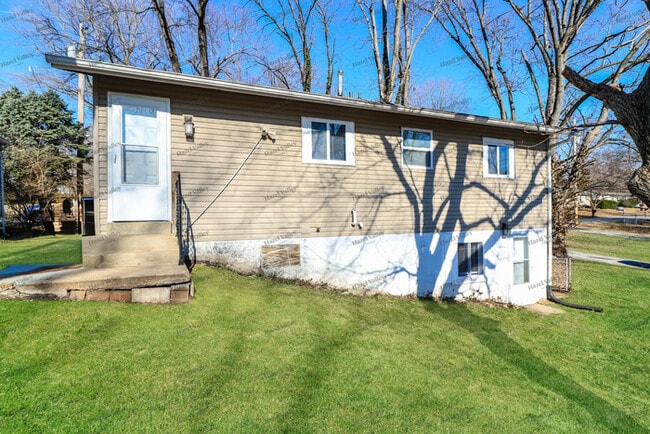 Building Photo - 230 Manning Ave