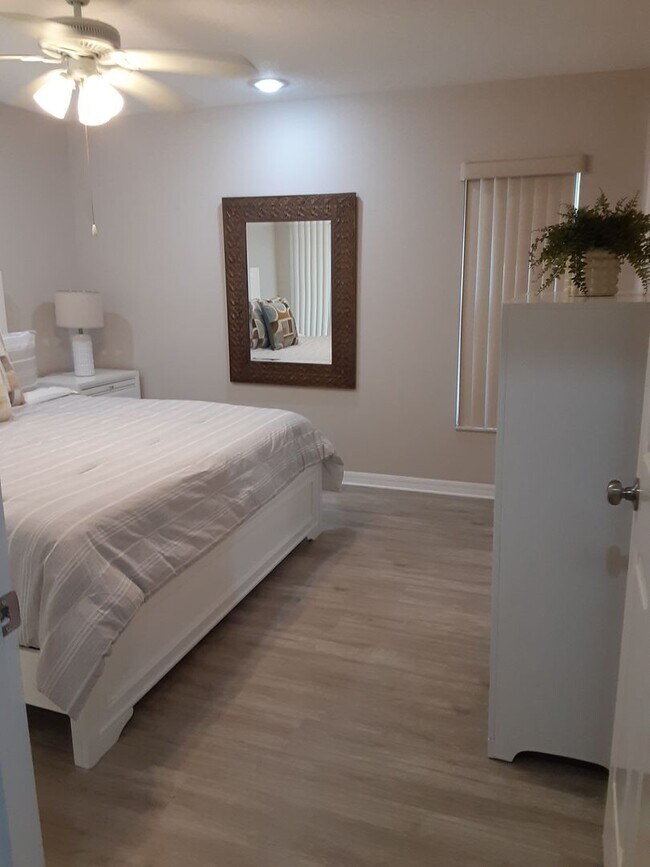 Building Photo - Stunning Short Term Rental!