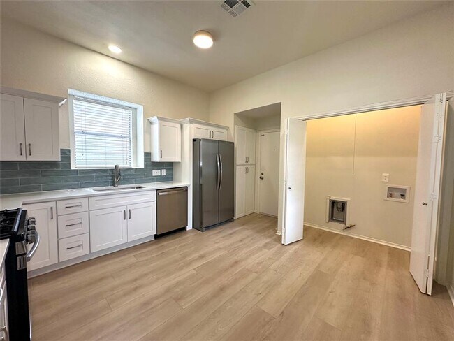 Building Photo - 2105 Cervin Blvd