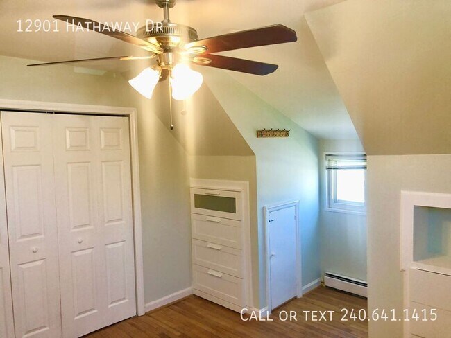 Building Photo - 12901 Hathaway Dr