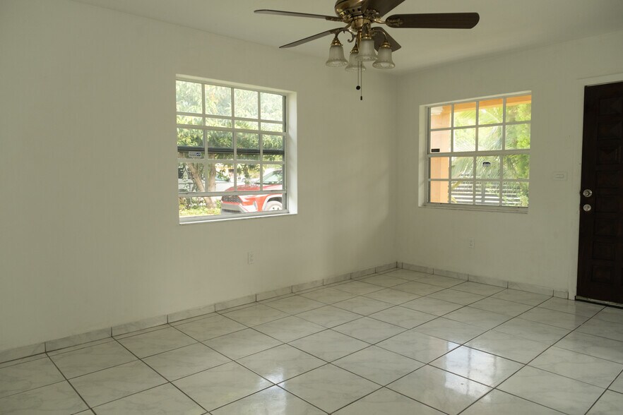 Building Photo - 833 NW 106th St